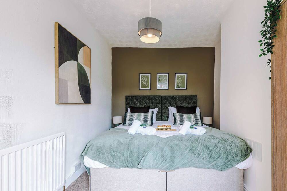 Stylish 2-Bed House in Crewe, Perfect for Business in Crewe, Cheshire East