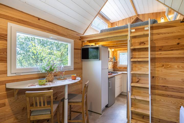 Hel ferielejlighed, Tiny House in the Heart of Nature in Bessuéjouls, Aveyron