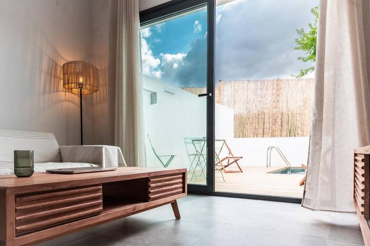 Apartamento para 4 personas, con jardín además de piscina y vistas, Se admiten mascotas en Luque