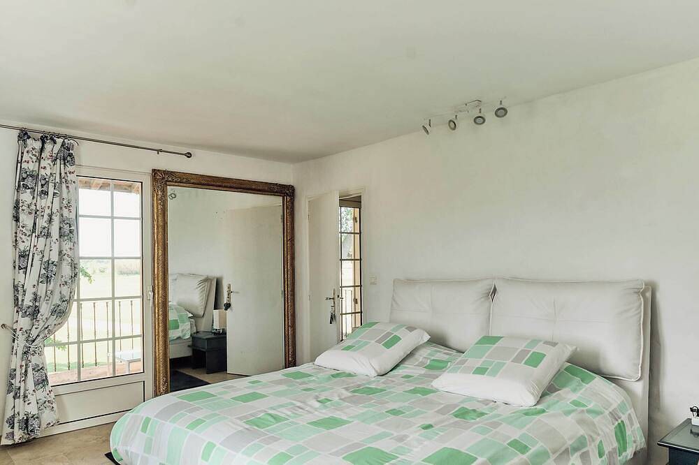 Mas En Camargue With Swimming Pool And Jacuzzi in Saint-Laurent-d'Aigouze, Nimes region