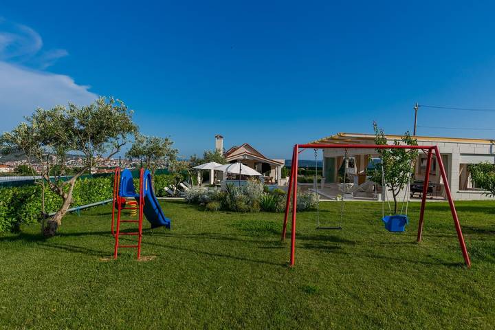 Villa pour 8 personnes, avec jardin et piscine, animaux acceptés à Trogir - 4