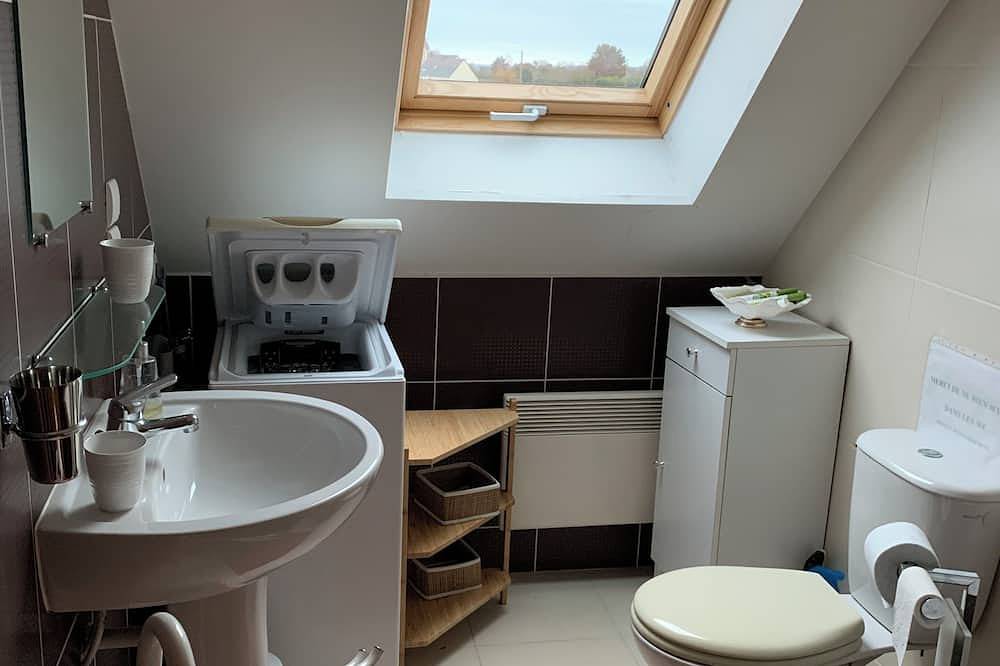 Small cottage in Réville near the sea, ideal for a family with two children in Réville, Cherbourg und Umgebung