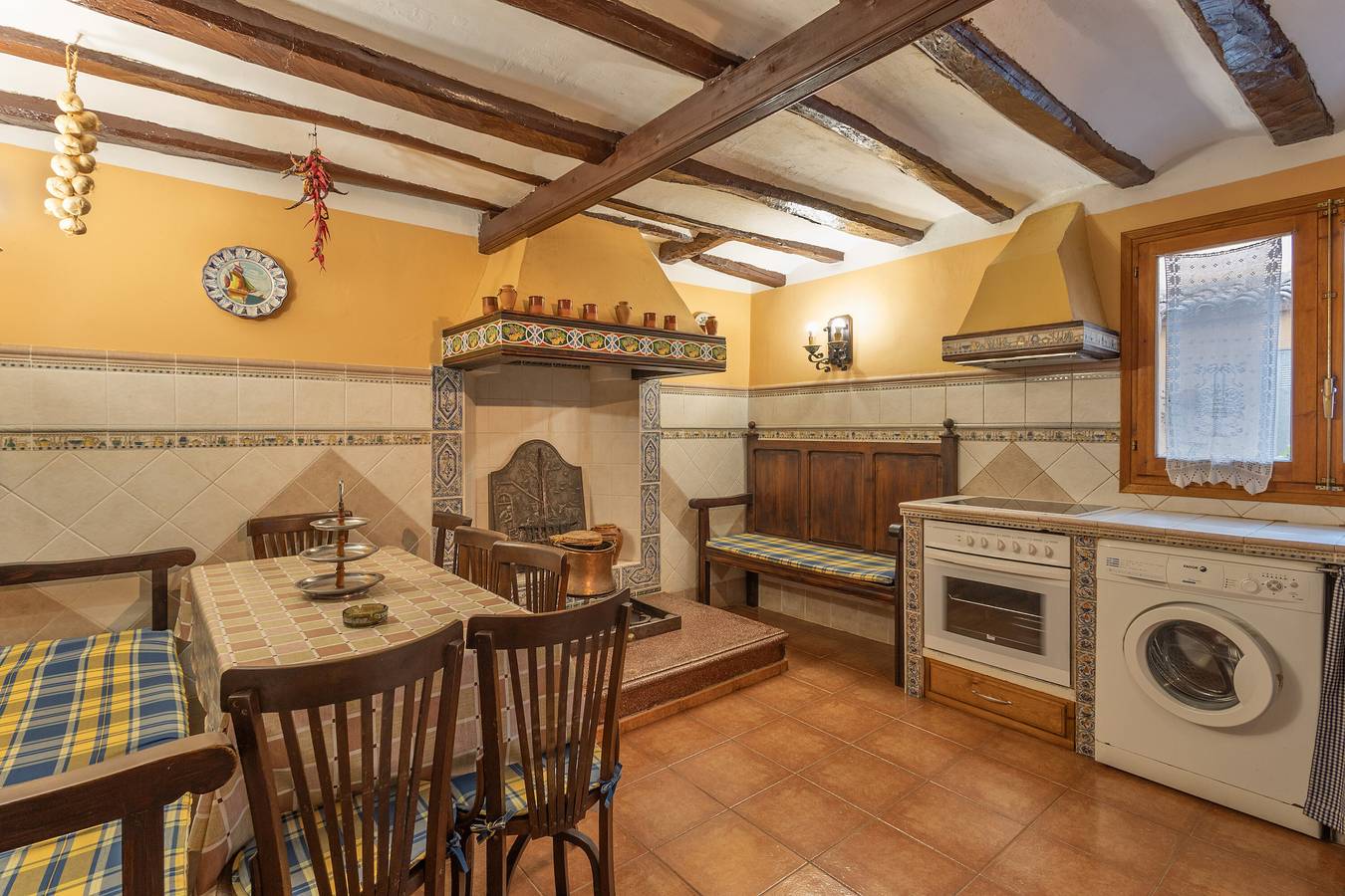 Casa Rural 'Abuelo Luis' con Terraza Privada y Balcón in Báguena, Provincia de Teruel