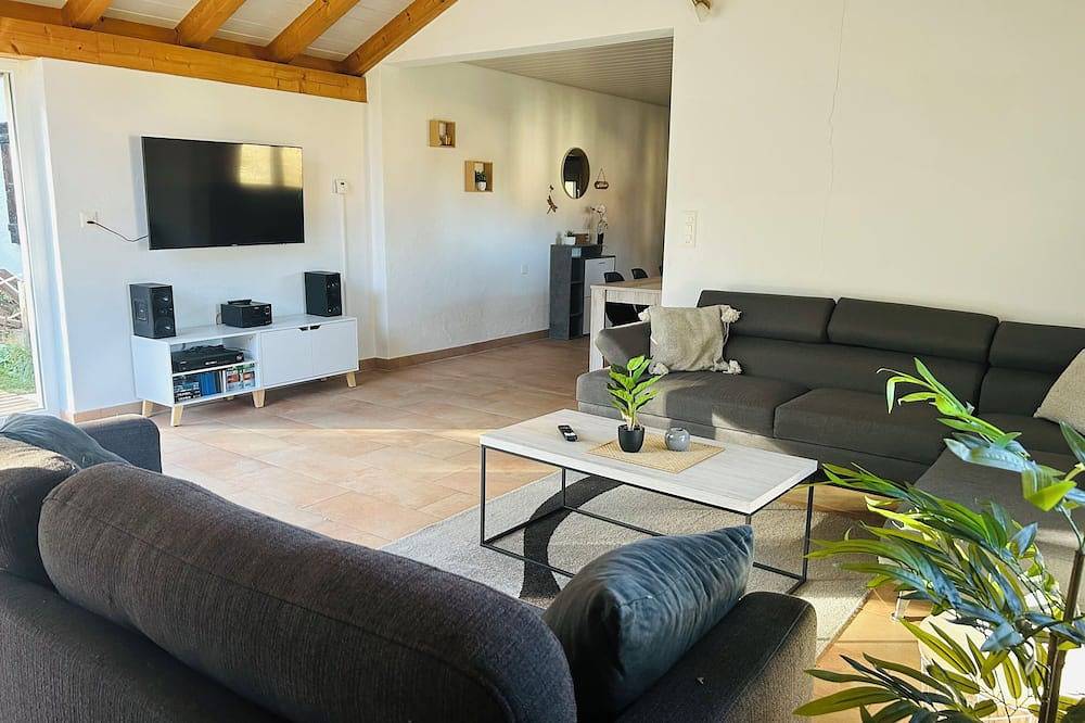 Appartamento intero, Spacious duplex apartment in Val-de-Travers, Massif du Jura