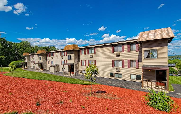 Glamping for 8 people, with terrace and pool in New Hampshire