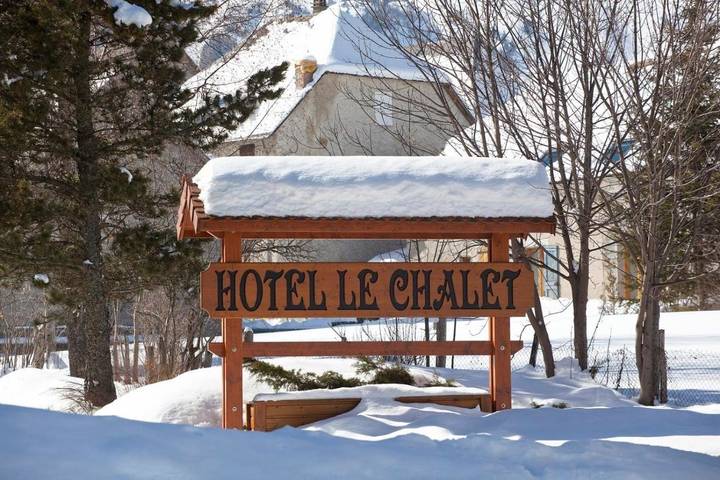 Hôtel pour 4 personnes, avec Jacuzzi et Terrasse ainsi que Jardin et Piscine à Gresse-en-Vercors