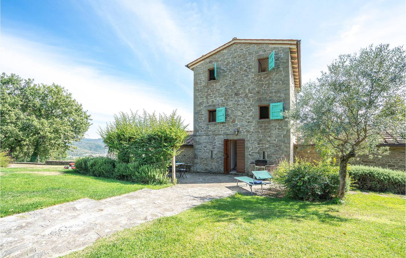 Schickes 110 qm Apartment mit Parkplatz, Pool & Garten in Valdarno