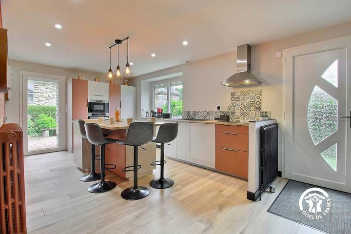 Gîte pour 11 personnes, avec jardin, animaux acceptés à Montfort-sur-Meu - 4