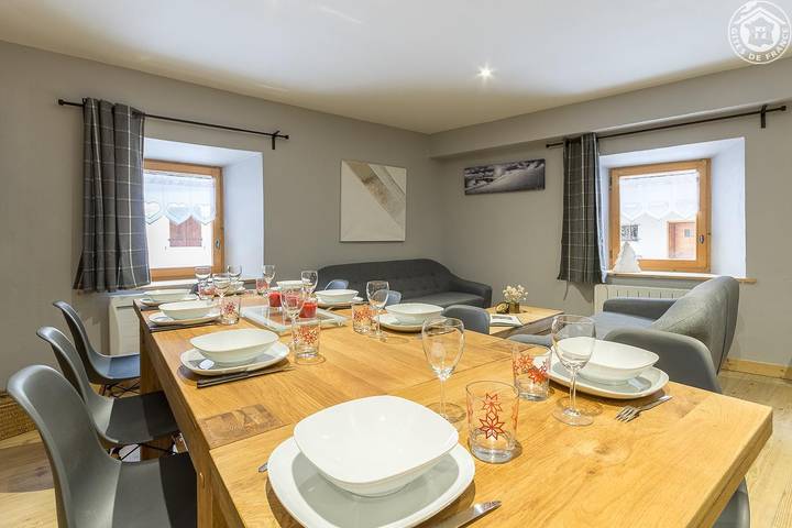 Gîte pour 9 personnes, avec Terrasse et Jardin