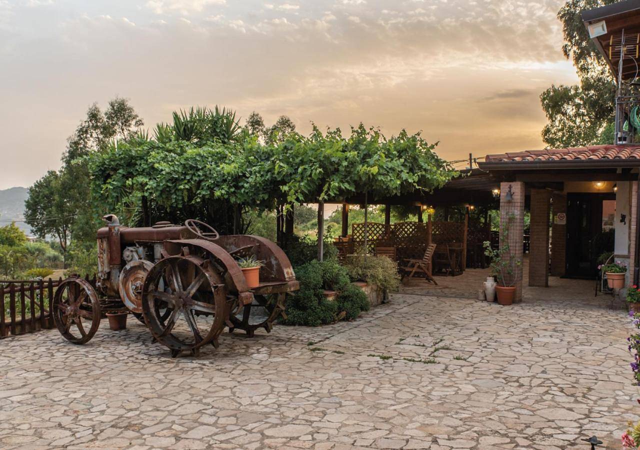 Double Room with Private Bathroom in Postiglione, Cilento