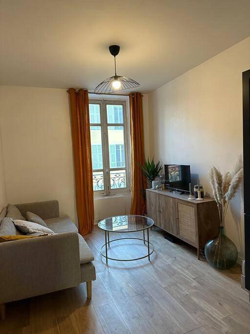 Gîte pour 4 personnes, avec terrasse dans Gare De Nice Riquier