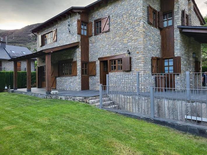 Casa rural para 8 personas, con Balcón y Jacuzzi además de Terraza y Jardín en Pallars Sobirà