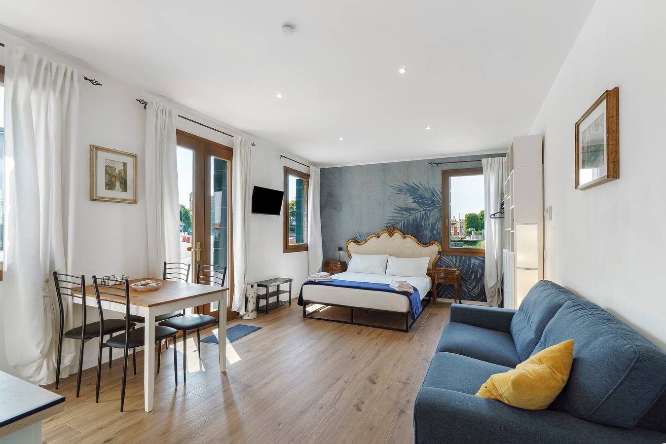 Entire studio, Romantic Suite near Venice with Private Entrance and Wi-Fi in Dolo, Venice Province