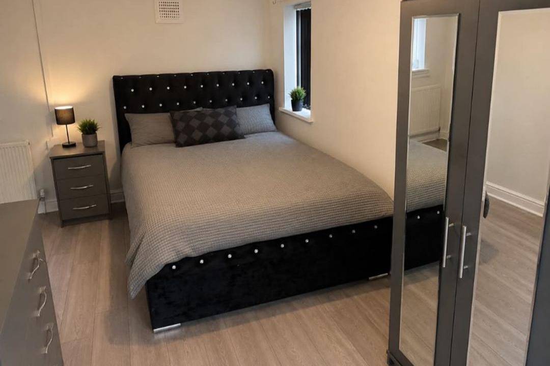 House Sleeps 6 with Hot Tub and Parkingcheaiesst than  on any site in Blackpool Pleasure Beach, North West England