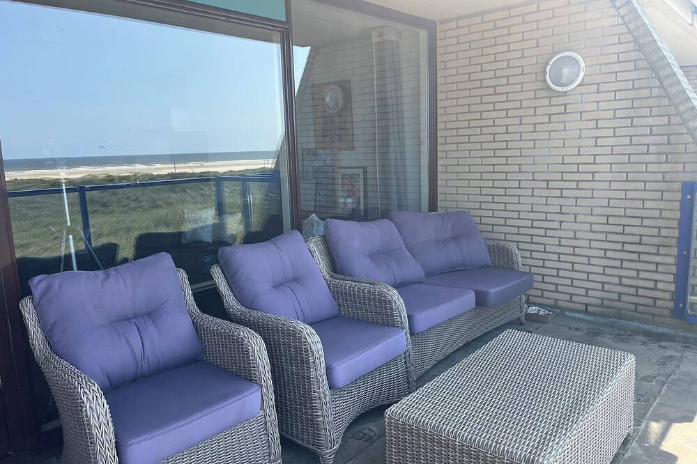 Geheel appartement, Rustig Appartement met Uitzicht op zee in IJmuiden, Nederlandse Noordzeekust