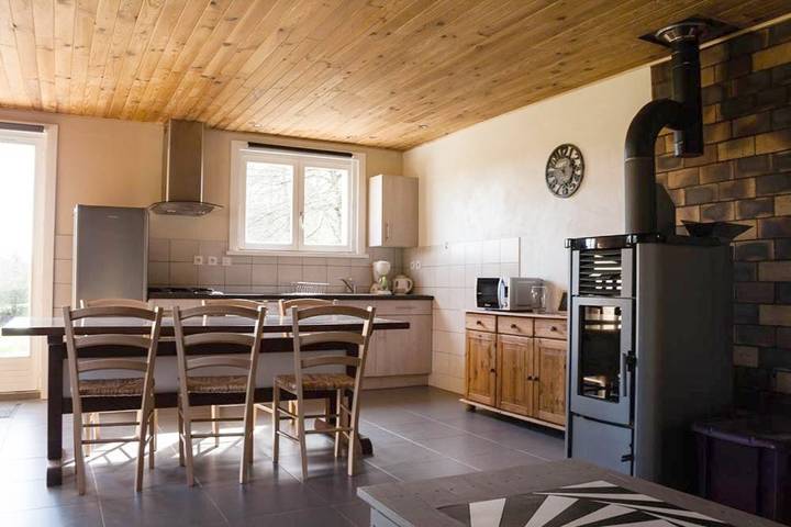 Location de vacances pour 6 personnes, avec vue et terrasse à Arçon - 3