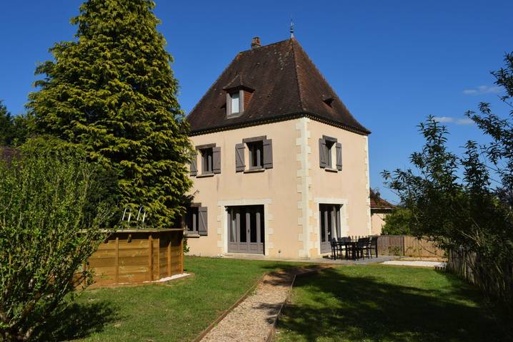 Gîte pour 8 personnes, avec terrasse et jardin à Salon (Dordogne)
