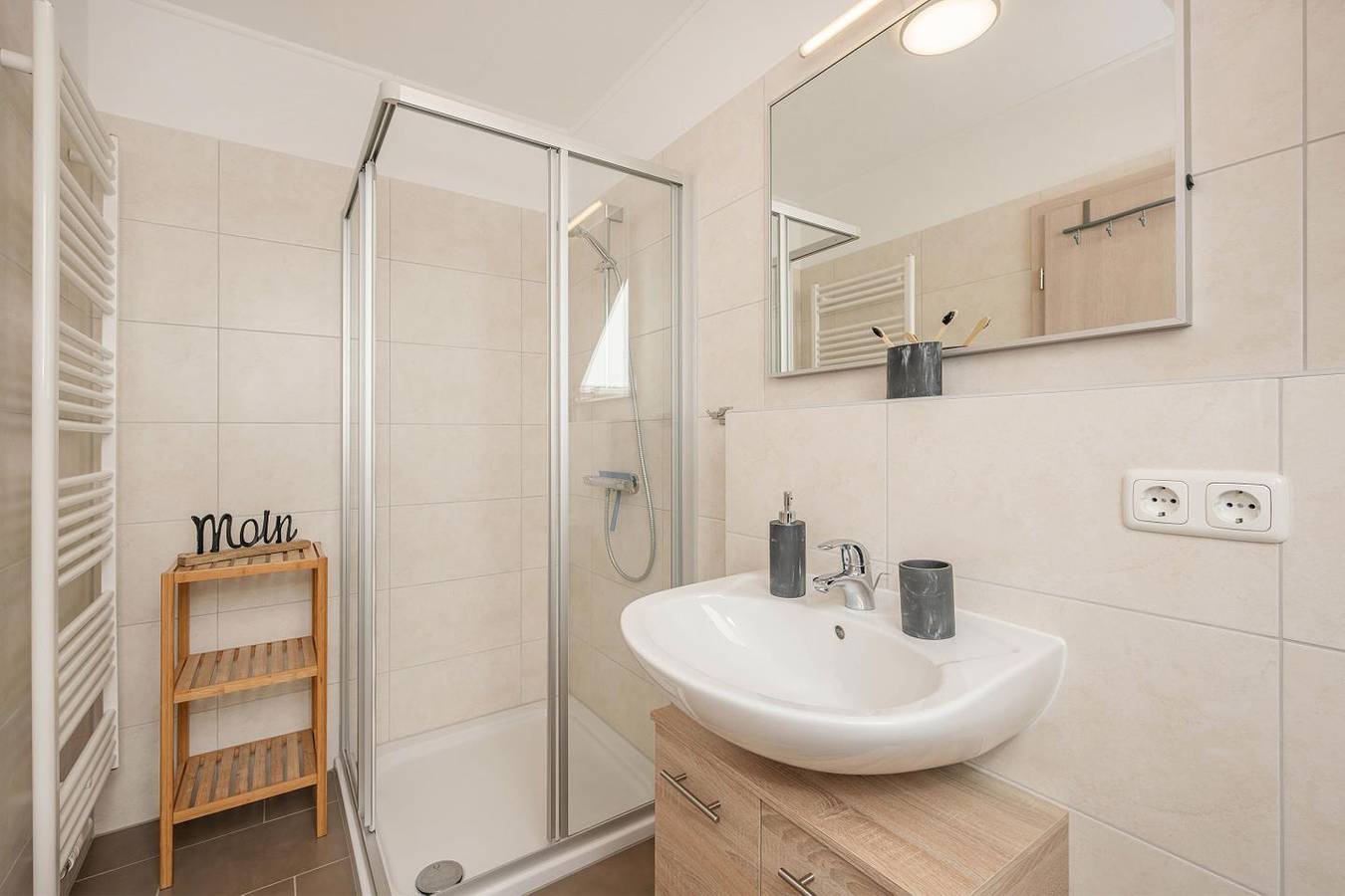 Apartamento entero, Moderne Ferienwohnung mit Terrasse, nur 750 m vom Ostseestrand entfernt in Koserow, Bernsteinbäder