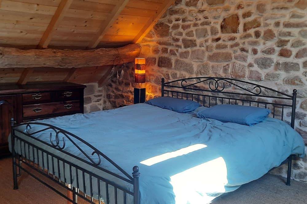 Exceptional gîte on the banks of the river Lot in Capdenac-Gare, Massif Central