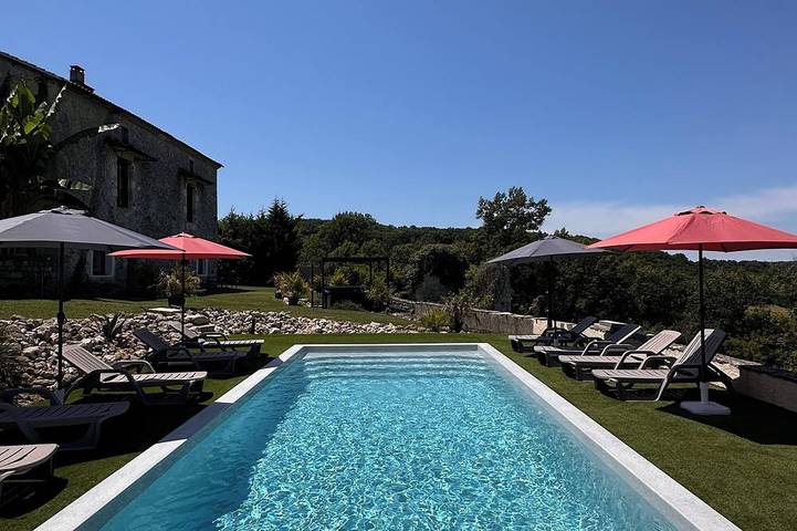 Location de vacances pour 6 personnes, avec jardin et piscine à Clermont-Dessous