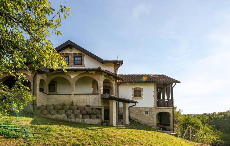 Ferienhaus für 6 Personen, mit Whirlpool und Garten