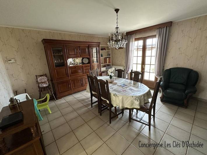 Location de vacances pour 10 personnes, avec Terrasse et Jardin à Allonnes - 4