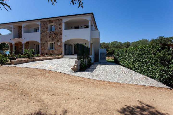 Hel lejlighed, Casa Michela Holiday Home with Mountain View, Garden, and Wi-Fi in Padru, Barbagia