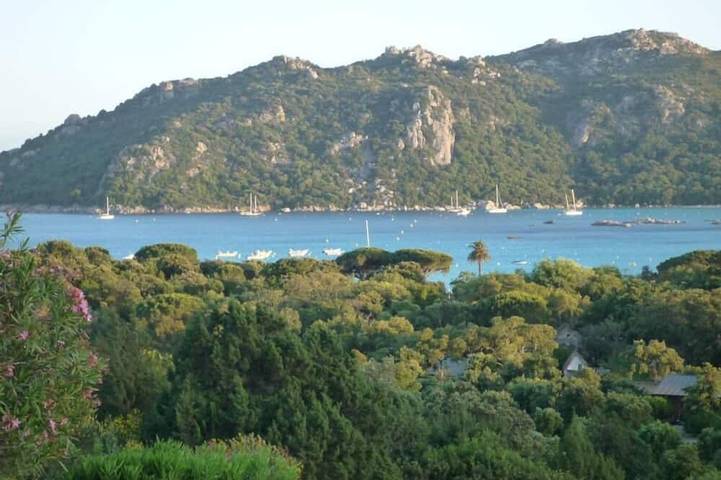 Maison de vacances pour 5 personnes, avec jardin ainsi que terrasse et piscine dans Santa Giulia