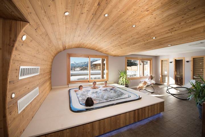 Location de vacances pour 5 personnes, avec piscine ainsi que sauna et jacuzzi, animaux acceptés à Saint-Jean-de-Sixt