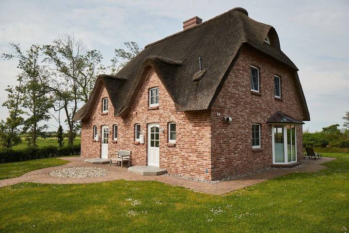 Vacation apartment for 5 people, with Terrace and Yard in Eiderstedt