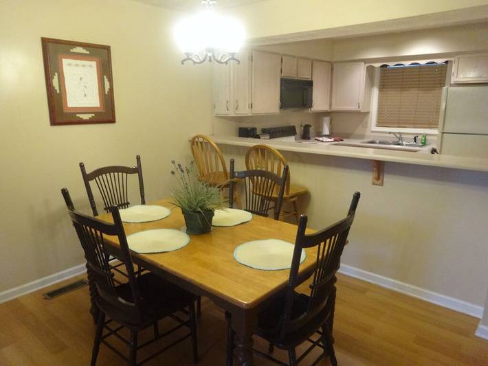 Holiday rental for 4 people, with hot tub and balcony as well as pool in Pigeon Forge