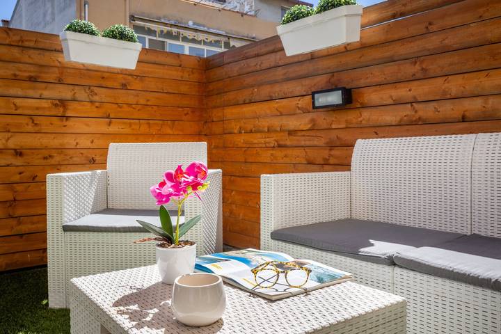 Entire apartment, Max Apartment Holiday Home in Quartu Sant'Elena with Terrace and Parking in Quartu Sant'Elena, Campidano