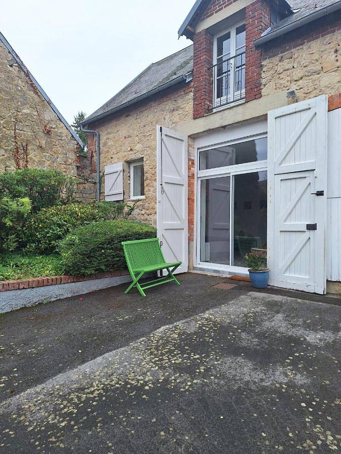 Location de vacances pour 2 personnes, avec Terrasse à Monampteuil