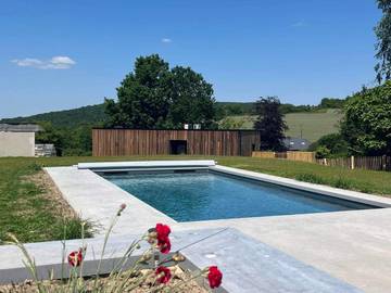 Cottage pour 2 personnes, avec piscine ainsi que jardin et vue à Yvoir