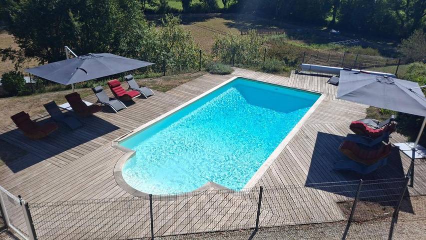 Location de vacances pour 6 personnes, avec Terrasse et Jardin ainsi que Piscine et Vue à Sainte-Foy-de-Longas