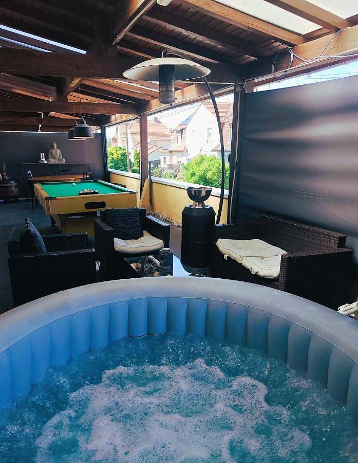Gîte pour 2 personnes, avec jacuzzi et terrasse à Créhange