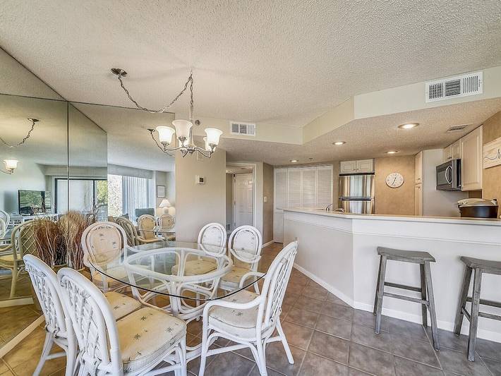 Villa for 8 people, with hot tub and pool as well as balcony in Palmetto Dunes