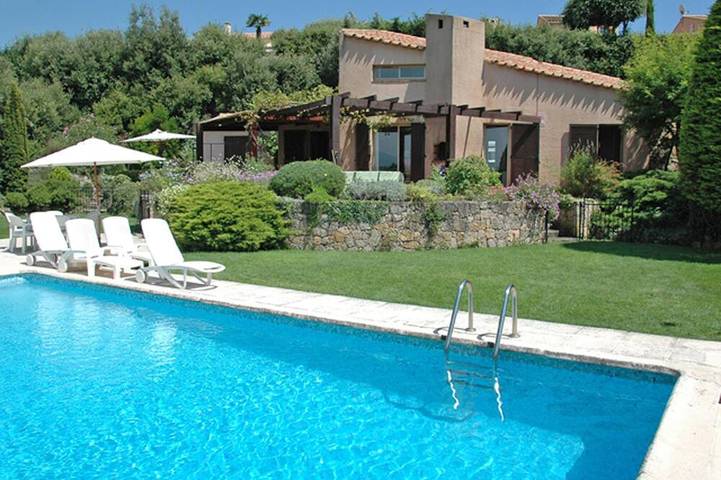 Villa pour 6 personnes à Valbonne