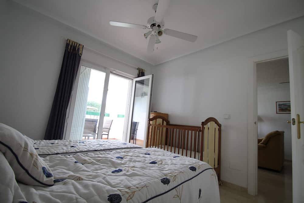 Entire apartment, Hostal Villa Martin Plaza-Golf Orihuela Costa Alicante. Wifi Free in Villamartín (Orihuela), Orihuela