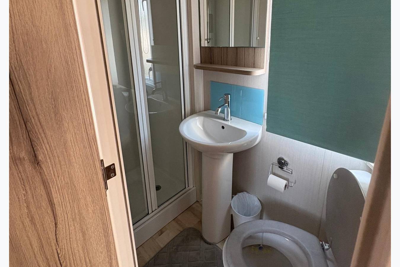 Billing Aquadrome 2-Bed Caravan, Sleeps 6, Parking in Northampton, Northamptonshire