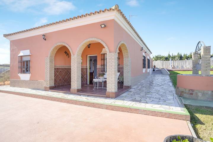 Charmante Villa el Rodeo mit Pool, Bergblick und Klimaanlage in Pago del Humo, Chiclana de la Frontera