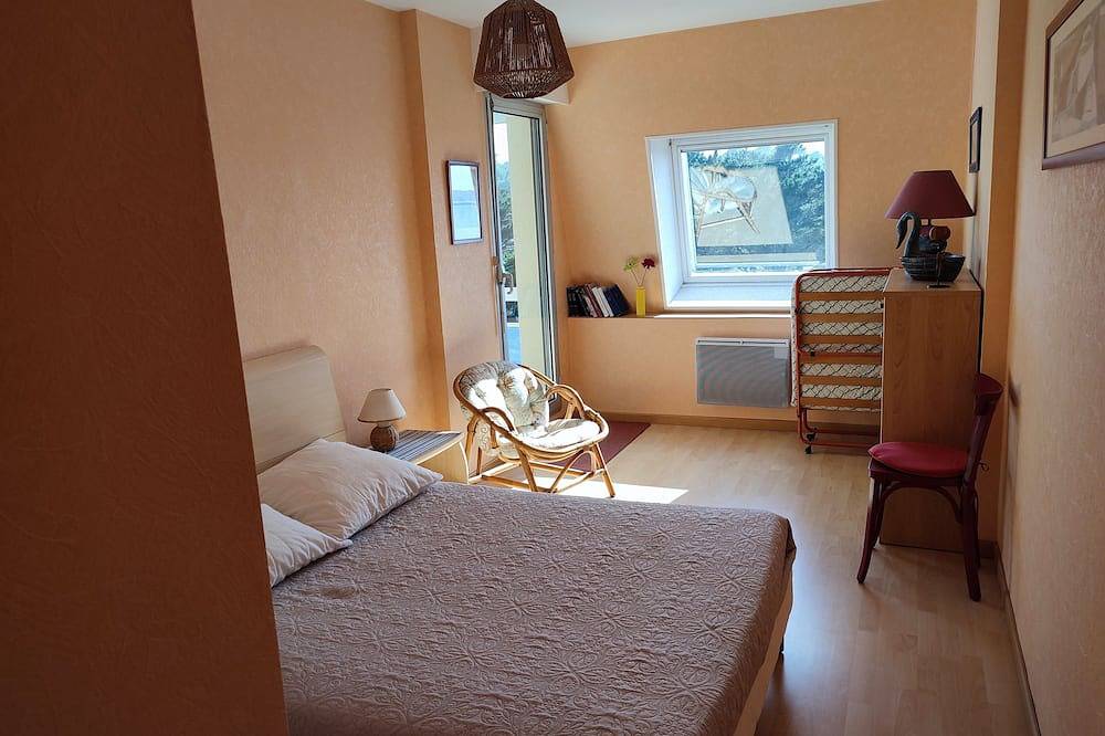 Entire apartment, Apartment sea view, 50m from the beach Trestel en Trévou Tréguigne 22260 in Trévou-Tréguignec, Pink Granite Coast