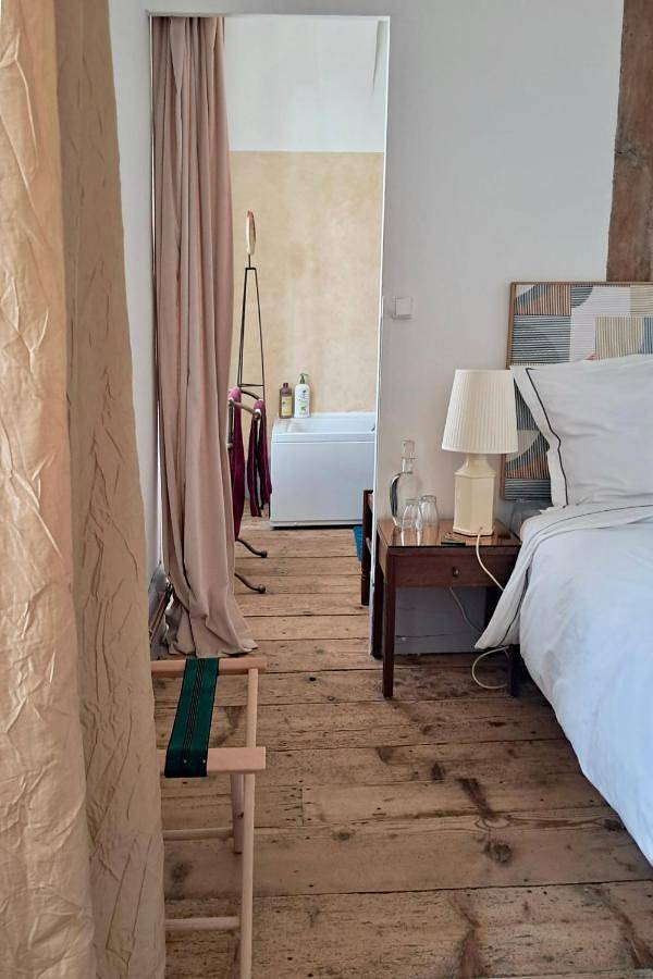 Double Room with Private Bathroom in Semur-en-Auxois, Région de Montbard