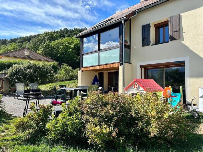Location de vacances pour 8 personnes, avec vue à Saint-Firmin