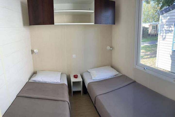 Mobil home pour 4 personnes, avec piscine ainsi que terrasse et jardin à Biesheim - 3