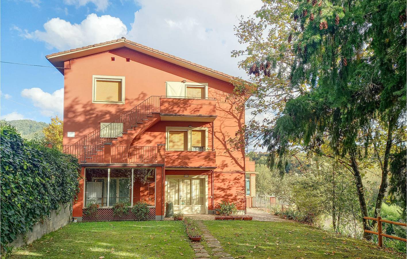 Ganze Ferienwohnung, Ruhiger Rückzugsort: Pool, Parkplatz, Garten - Barga 1km in Barga, Parco Regionale delle Alpi Apuane