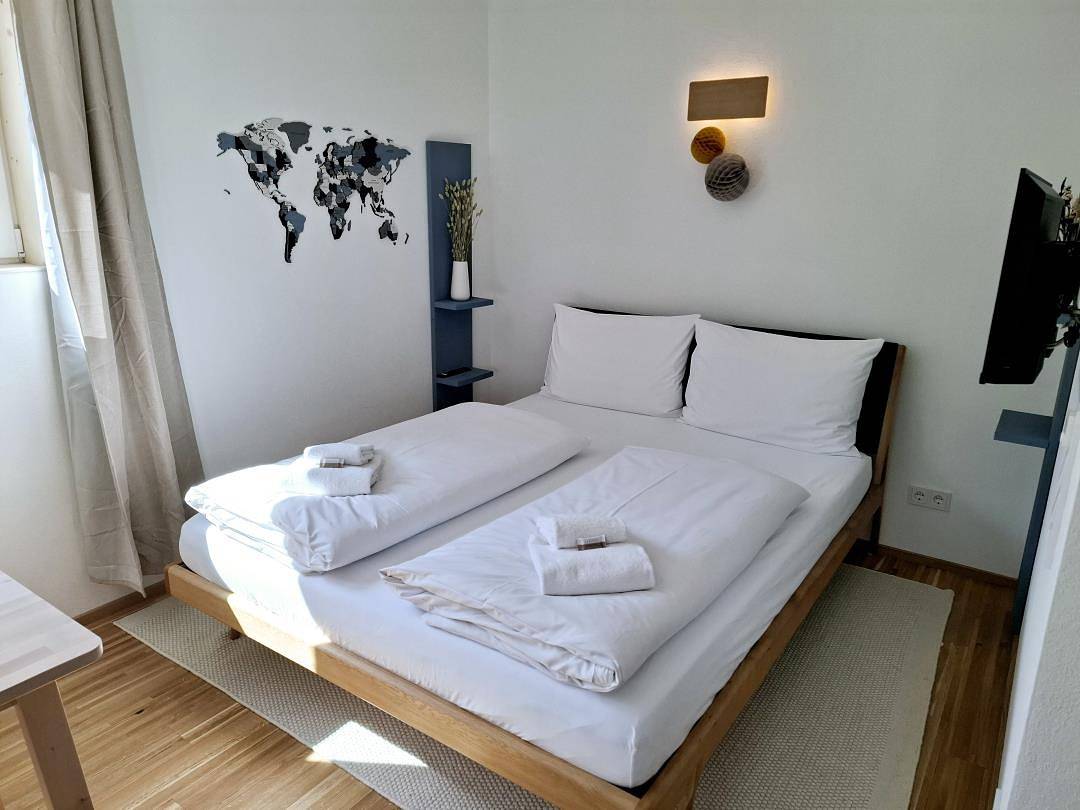 Ganze Ferienwohnung, Bergufer Studio – bis zu 2 Personen mit Sauna in Oberammergau in Oberammergau, Bayerische Alpen