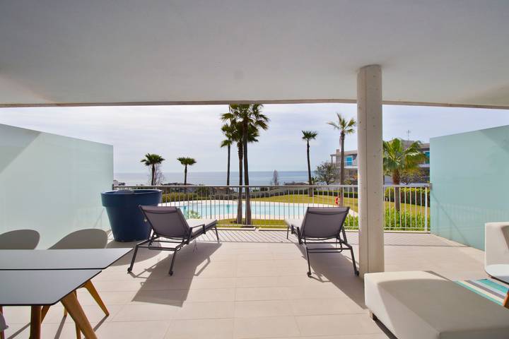Location de vacances pour 4 personnes, avec Balcon et Terrasse ainsi que Jardin et Piscine dans Reserva del Higueron