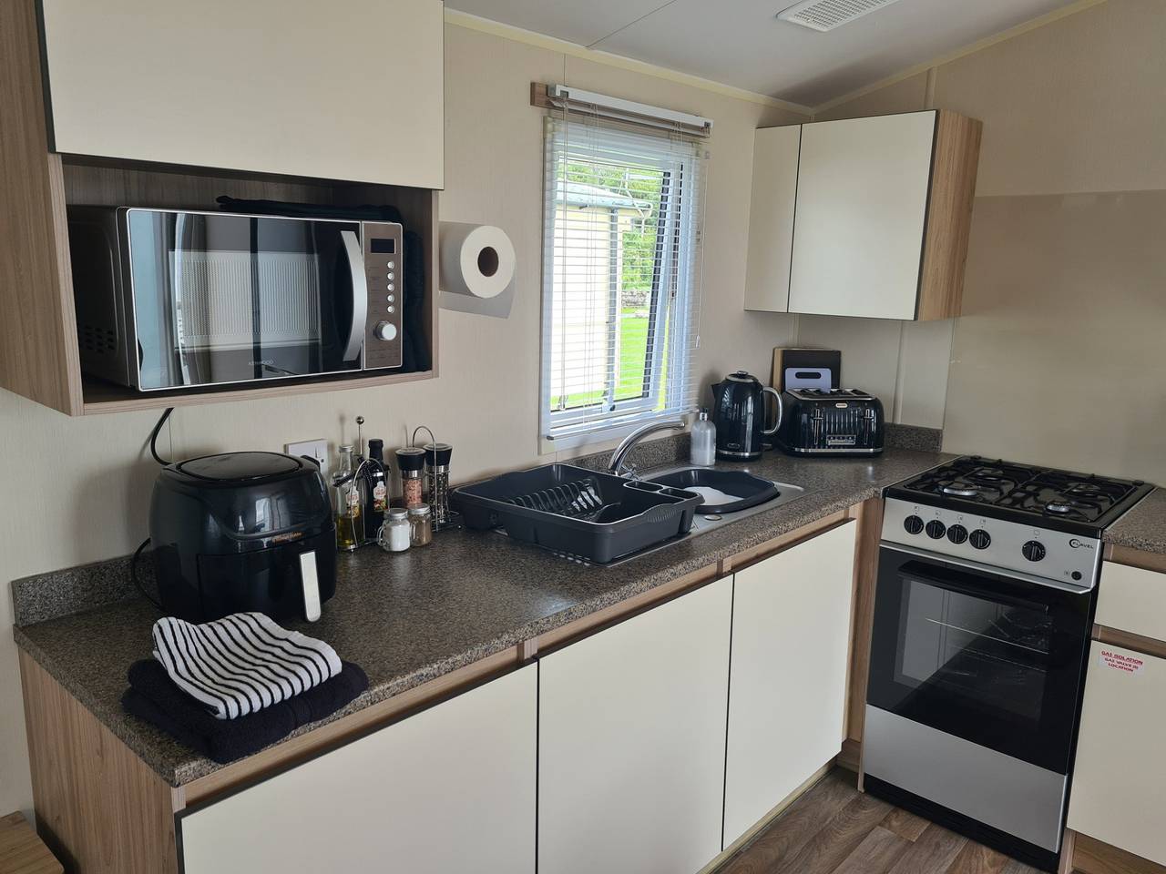3 Bed Lodge - Sleeps 6 - Parking - Pets - Wifi in Lake District