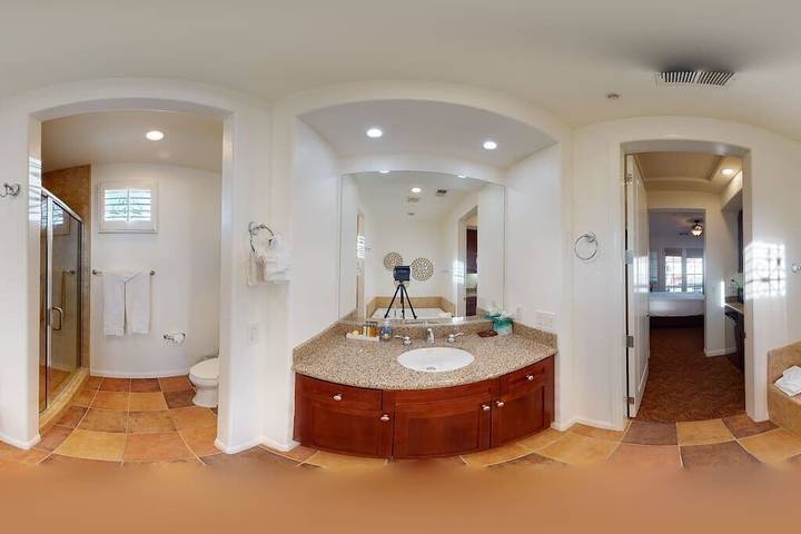 Vacation rental for 2 people, with balcony and pool as well as yard and hot tub in La Quinta (CA)